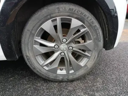 Photo 18 Peugeot 208  Electrique 50 kWh 136ch