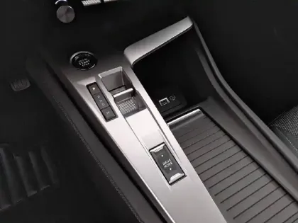 Photo 33 Peugeot 308  Hybrid 145 e-DCS6