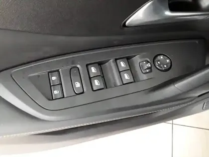 Photo 18 Peugeot 308  Hybrid 145 e-DCS6