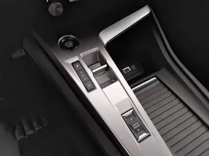 Photo 13 Peugeot 308  Hybrid 145 e-DCS6