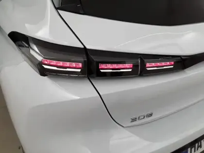 Photo 36 Peugeot 308  Hybrid 145 e-DCS6