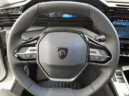 Photo 8 Peugeot 308  Hybrid 145 e-DCS6