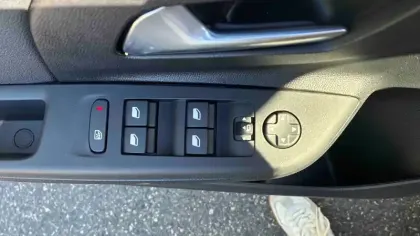 Photo 18 Opel Corsa  1.2 Turbo Hybrid 145 ch e-DCT6