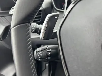 Photo 19 Peugeot 208  Hybrid 110 ch e-DCS6