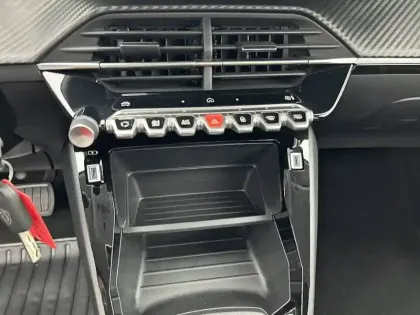 Photo 20 Peugeot 208  Hybrid 110 ch e-DCS6