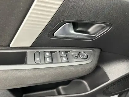 Photo 17 Citroën C4 Gén. III Ph1 NG YOU 5