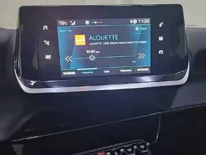 Photo 48 Peugeot 2008  PureTech 100 S&S BVM6