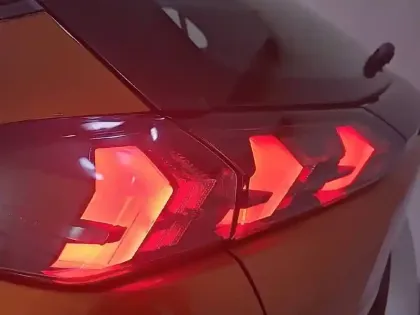 Photo 76 Peugeot 2008  PureTech 100 S&S BVM6