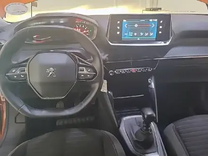Photo 37 Peugeot 2008  PureTech 100 S&S BVM6