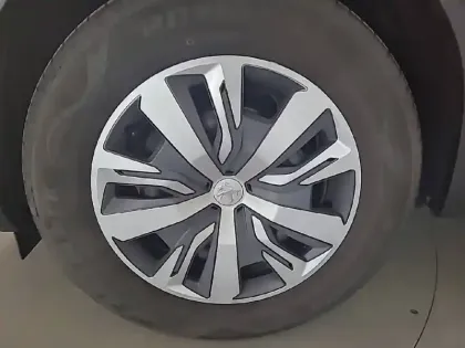 Photo 42 Peugeot 2008  PureTech 100 S&S BVM6