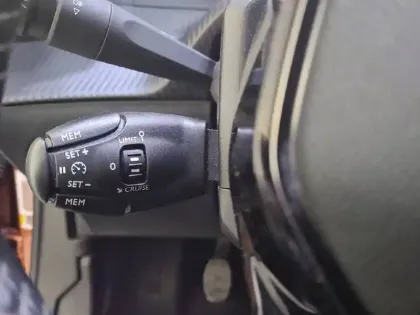 Photo 55 Peugeot 2008  PureTech 100 S&S BVM6