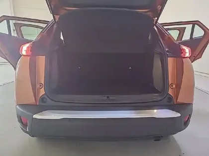 Photo 65 Peugeot 2008  PureTech 100 S&S BVM6