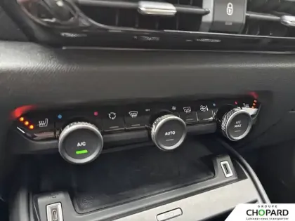 Photo 17 Citroën C4 e- 136 ch Automatique