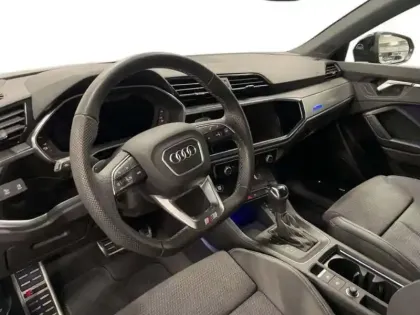 Photo 8 Audi Q3 45 TFSIe 245 ch S tronic 6 S line