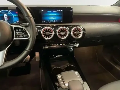 Photo 9 Mercedes Classe A 180 7G-DCT Progressive Line