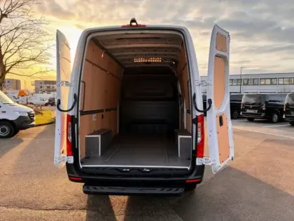 Photo 46 Mercedes Sprinter 317 CDI Fourgon 37S L2H2 12M3 
