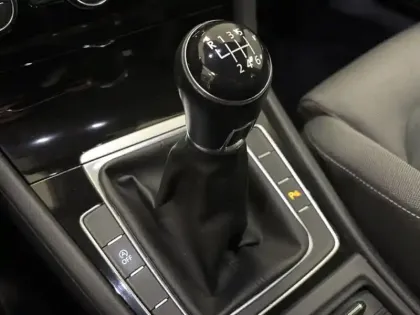 Photo 22 Volkswagen Golf Carat BlueMotion 1.5 130 ch 