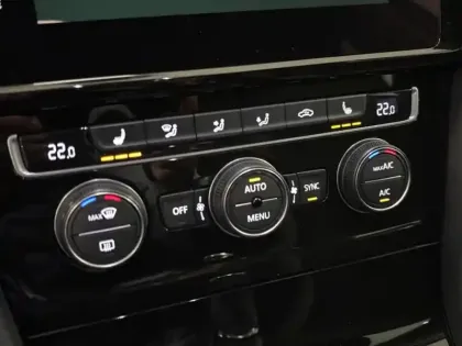 Photo 13 Volkswagen Golf Carat BlueMotion 1.5 130 ch 