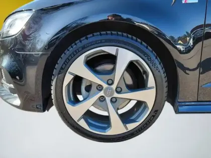 Photo 8 Audi A3 Gén. III Ph2 S line 5