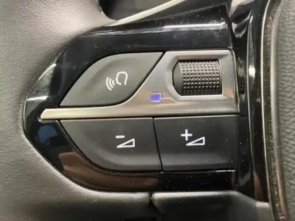 Photo 13 Peugeot 208  e- 136ch Style