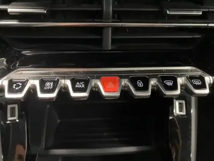 Photo 12 Peugeot 208  e- 136ch Style