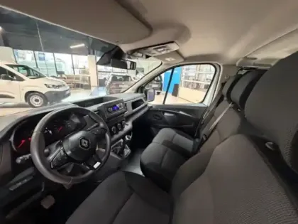 Photo 10 Renault Trafic Gén. III (J82) Ph3 Zen 4