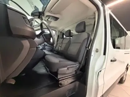 Photo 11 Renault Trafic Gén. III (J82) Ph3 Zen 4