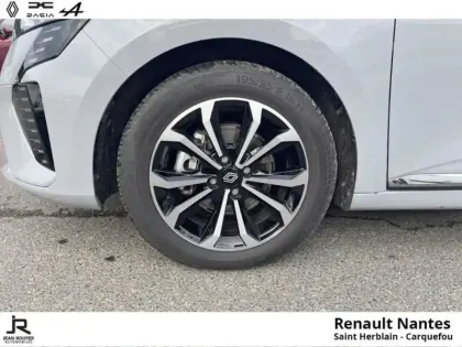 Photo 8 Renault Clio  1.6 E-Tech 145ch full hybrid Techno