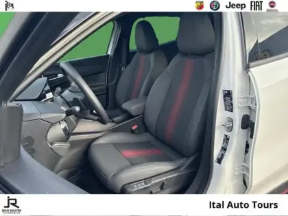 Photo 8 Alfa Romeo Junior  1.2 Ibrida 145ch Speciale e-DCT6