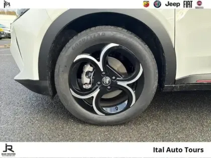 Photo 10 Alfa Romeo Junior  1.2 Ibrida 145ch Speciale e-DCT6