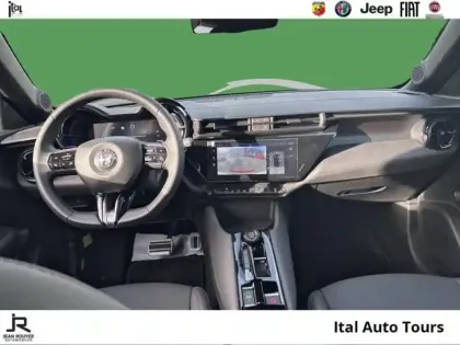 Photo 7 Alfa Romeo Junior  1.2 Ibrida 145ch Speciale e-DCT6