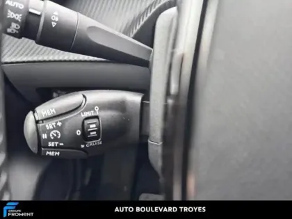 Photo 14 Peugeot 208  e- 136ch Style