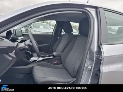 Photo 10 Peugeot 208  e- 136ch Style