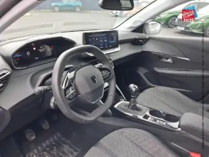 Photo 14 Peugeot 208  1.2 PureTech 100ch S/S Allure Radar AV/AR Carplay