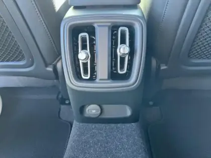 Photo 10 Volvo Ex40  Single Extended Range 252ch Black Edition