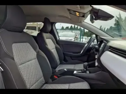 Photo 9 Renault Clio  1.6 E-Tech hybride 145ch Evolution