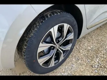 Photo 12 Renault Clio  1.6 E-Tech hybride 145ch Evolution