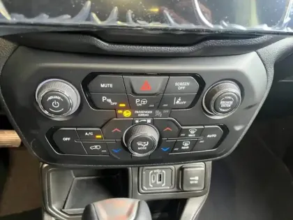 Photo 14 Jeep Renegade  1.5 Turbo T4 130ch MHEV North Star BVR7