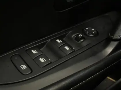 Photo 11 Peugeot 208 Gén. II Ph1 NG GT 5