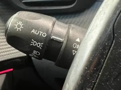 Photo 14 Peugeot 208 Gén. II Ph1 NG GT 5