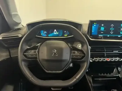 Photo 11 Peugeot 208  e- 136ch Roadtrip