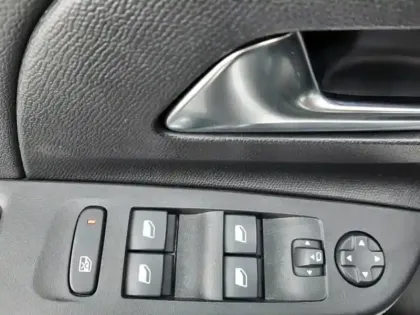 Photo 14 Opel Corsa  Electric 136ch Elegance Business