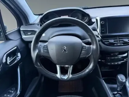 Photo 11 Peugeot 208  1.2 PureTech 110ch E6.c Tech Edition S&S EAT6 5p