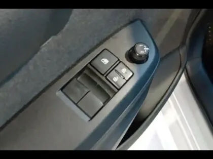 Photo 12 Toyota Yaris  116h France 5p