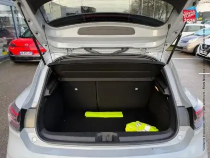 Photo 13 Renault Clio  1.6 E-Tech 145ch full hybrid Techno - 24