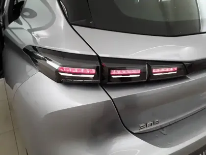 Photo 16 Peugeot 308  BlueHDi 130ch S&S EAT8