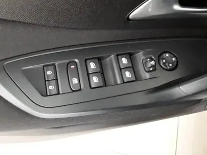 Photo 19 Peugeot 308  BlueHDi 130ch S&S EAT8