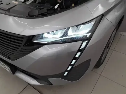 Photo 15 Peugeot 308  BlueHDi 130ch S&S EAT8