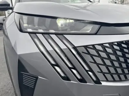 Photo 15 Peugeot 3008  Electrique 210 ch 73 kWh