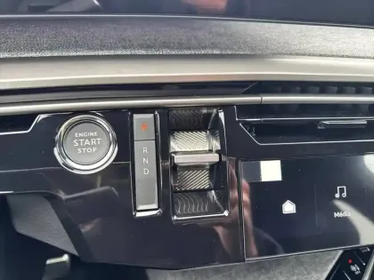 Photo 13 Peugeot 3008  Electrique 210 ch 73 kWh